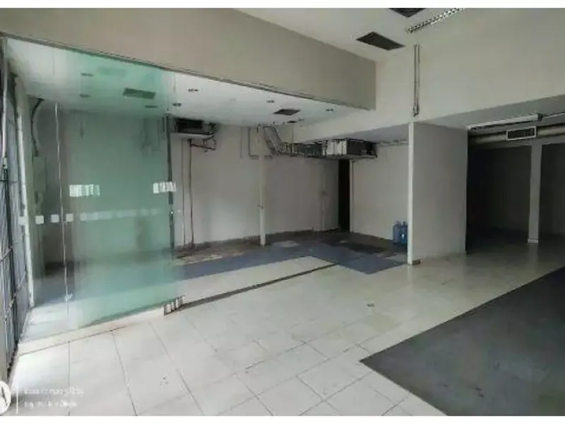 Comercial em leilão