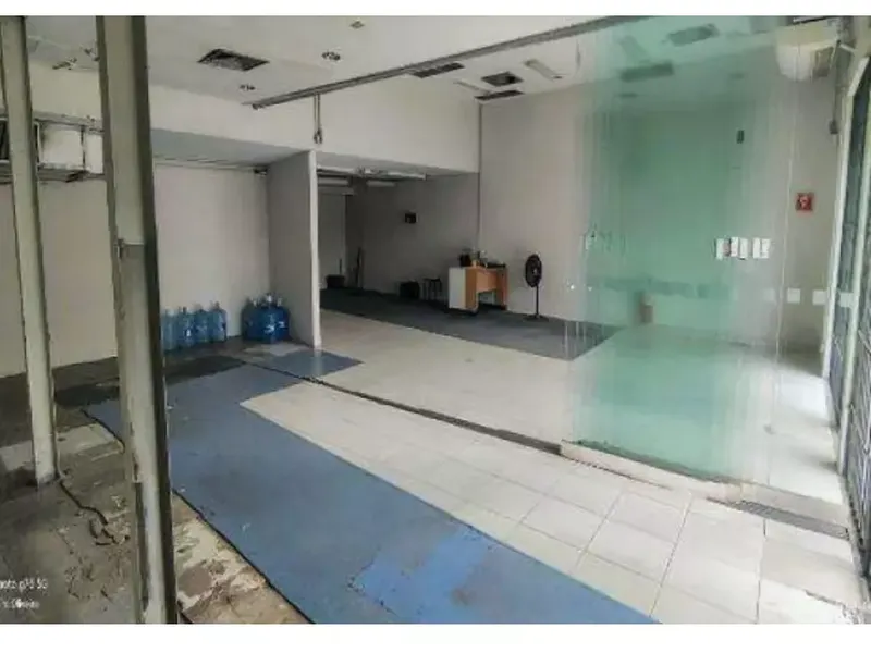 Comercial em leilão
