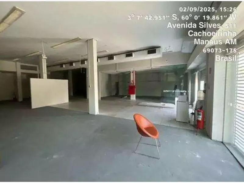 Comercial em leilão