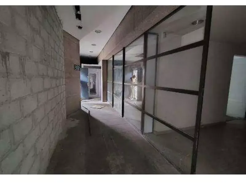 Comercial em leilão