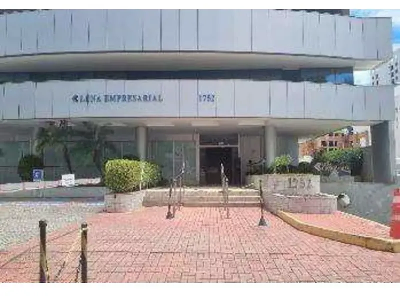 Comercial em leilão