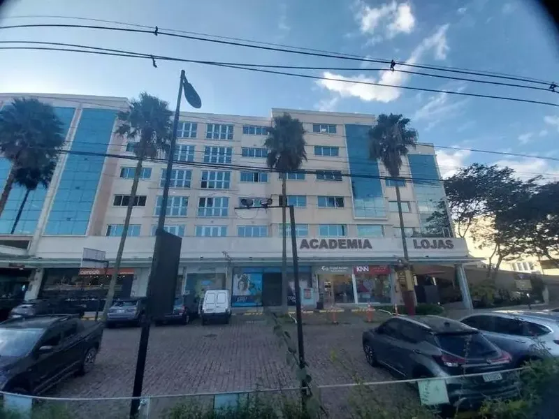 Comercial em leilão
