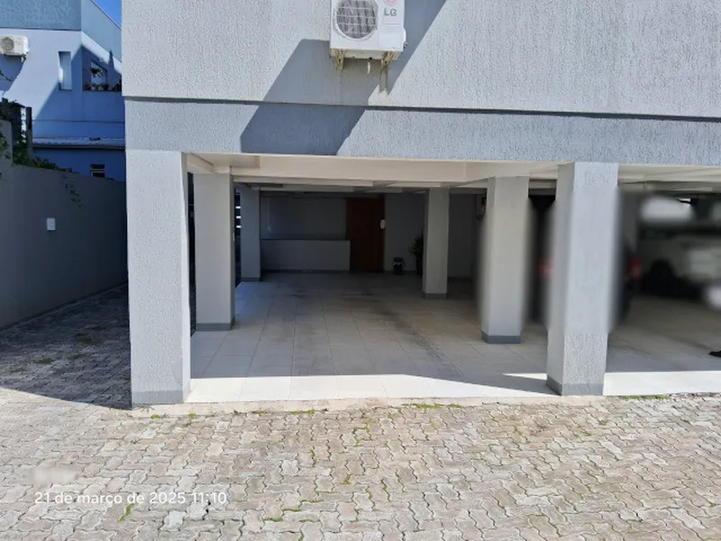 Outros em leilão