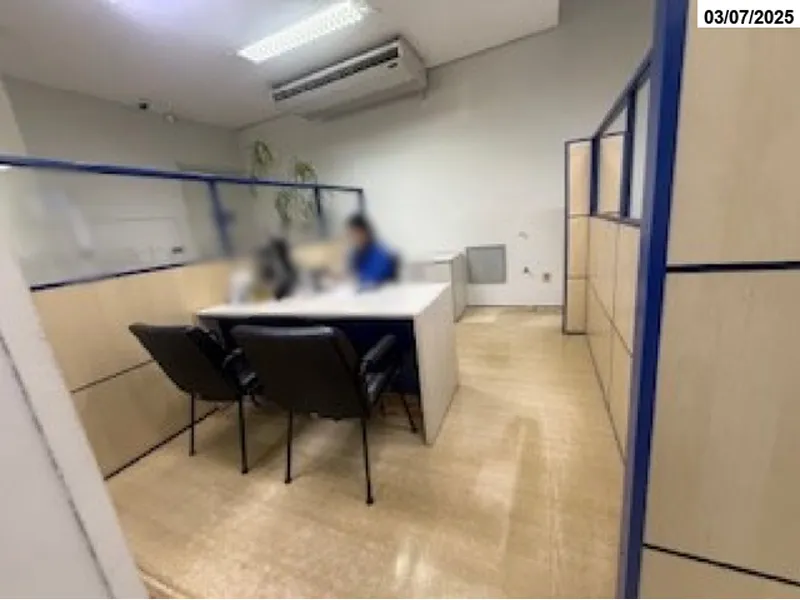 Comercial em leilão