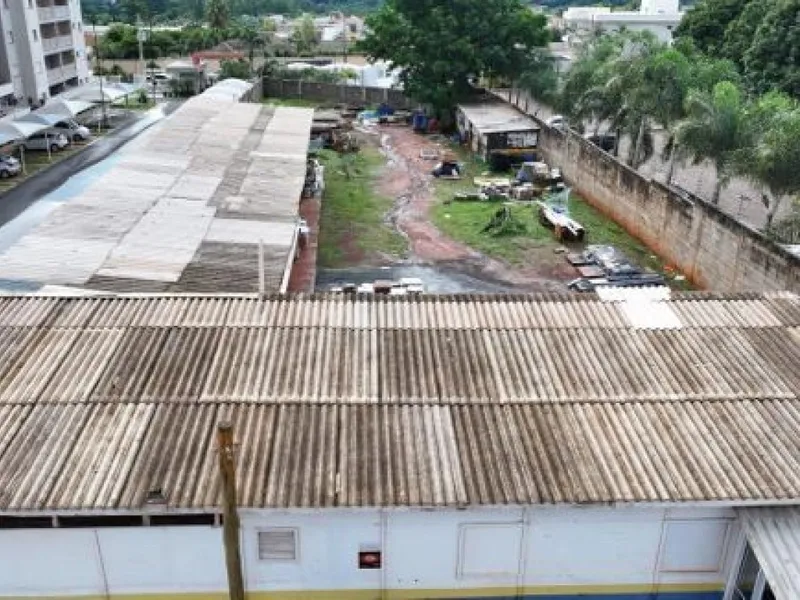 Comercial em leilão