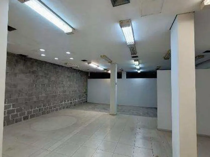Comercial em leilão