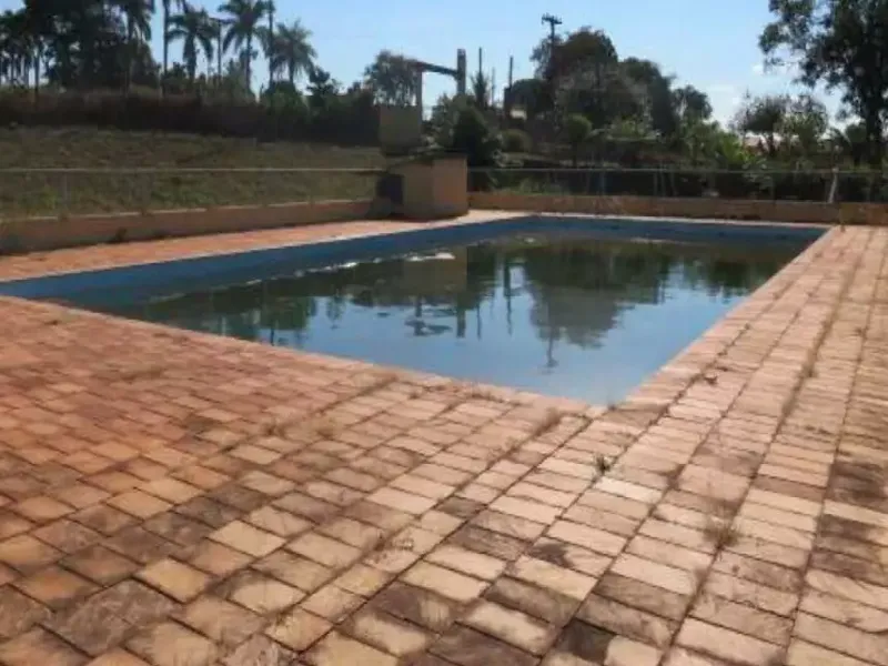 Comercial em leilão