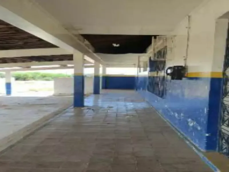 Comercial em leilão