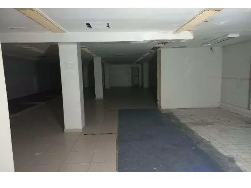 Comercial em leilão