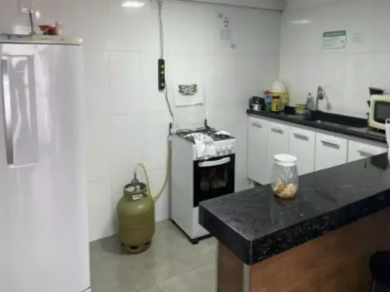 Comercial em leilão