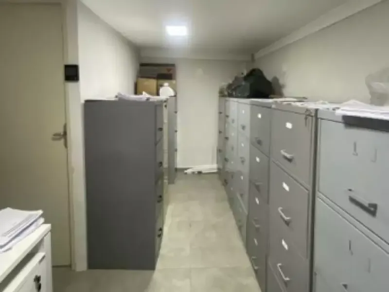 Comercial em leilão