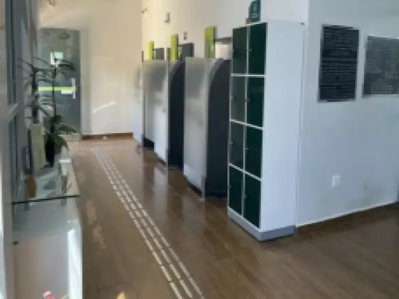 Comercial em leilão