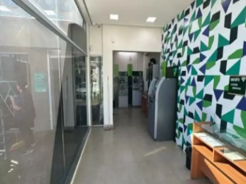Comercial em leilão