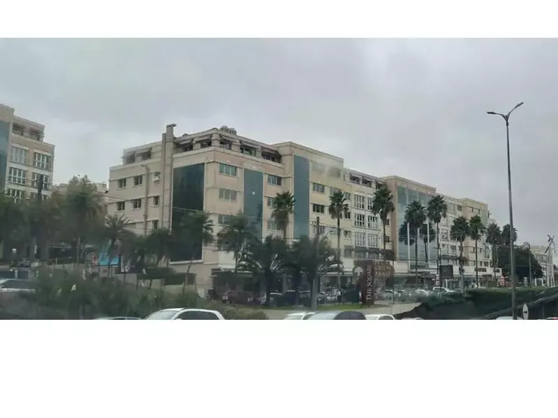 Comercial em leilão