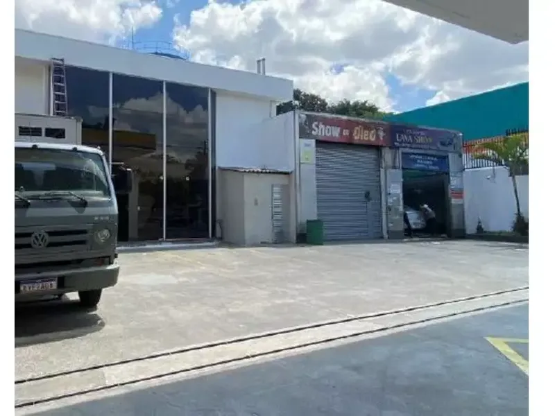 Comercial em leilão