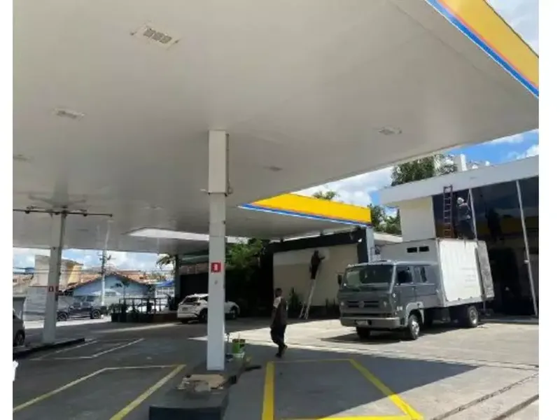 Comercial em leilão
