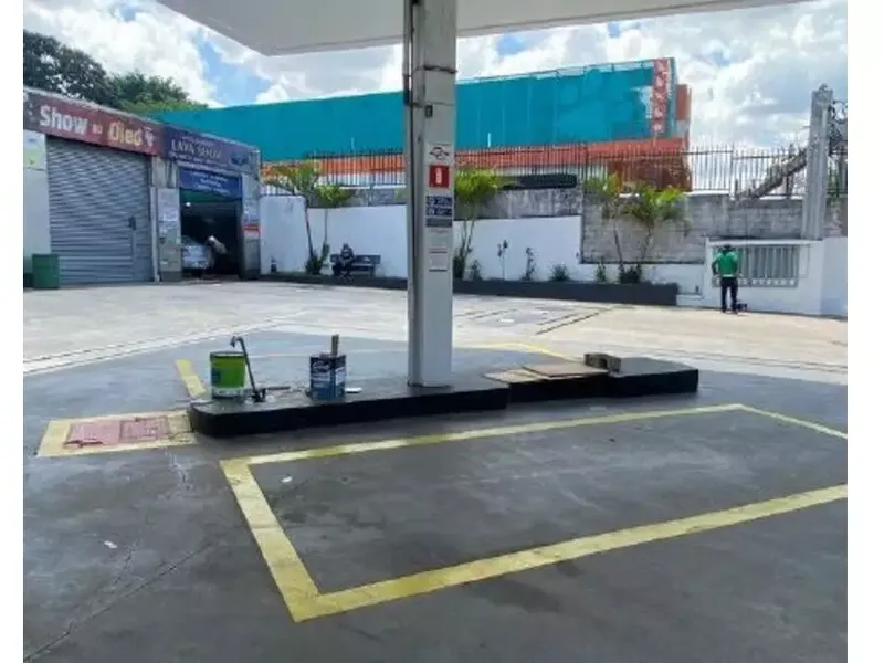 Comercial em leilão
