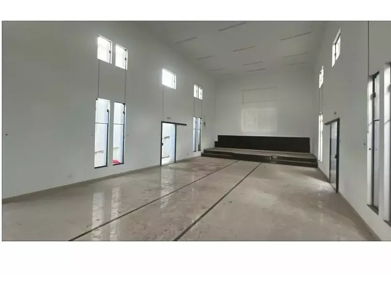 Comercial em leilão