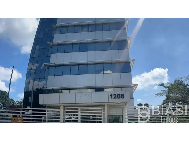 Comercial em leilão