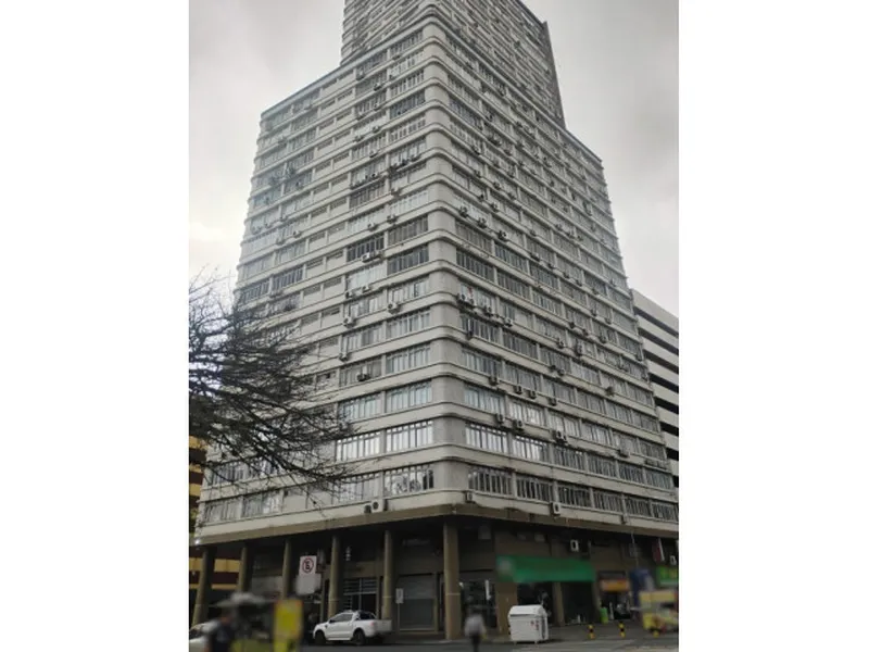 Comercial em leilão