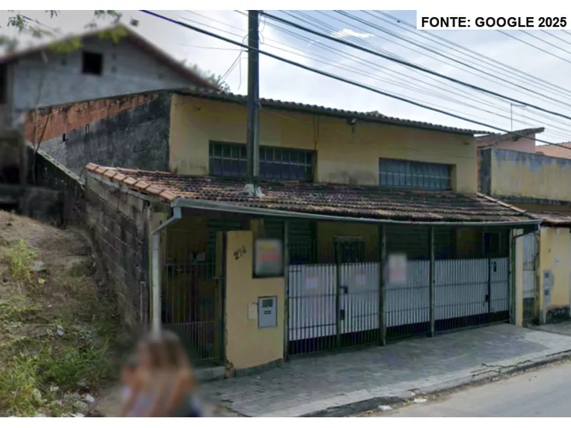 Comercial em leilão