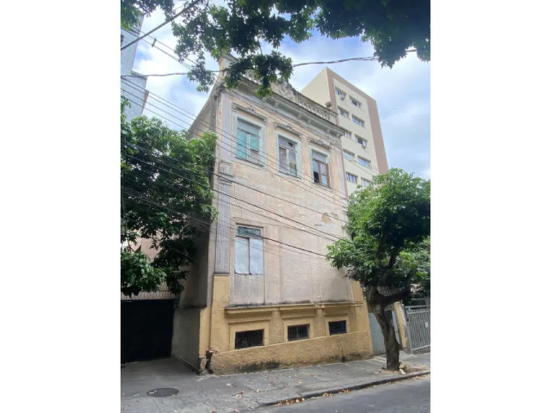 Outros em leilão