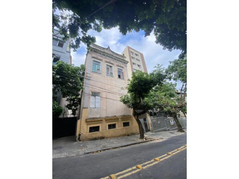 Outros em leilão