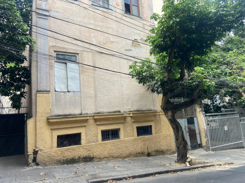 Outros em leilão