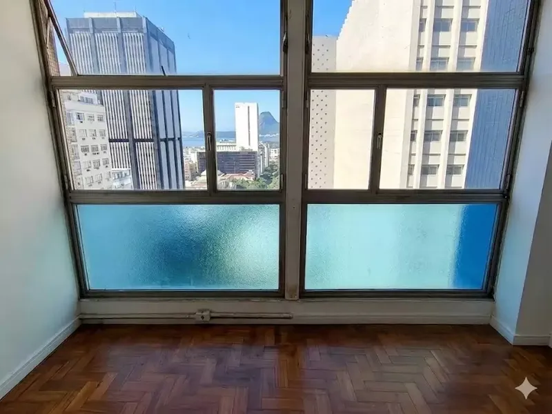 Comercial em leilão