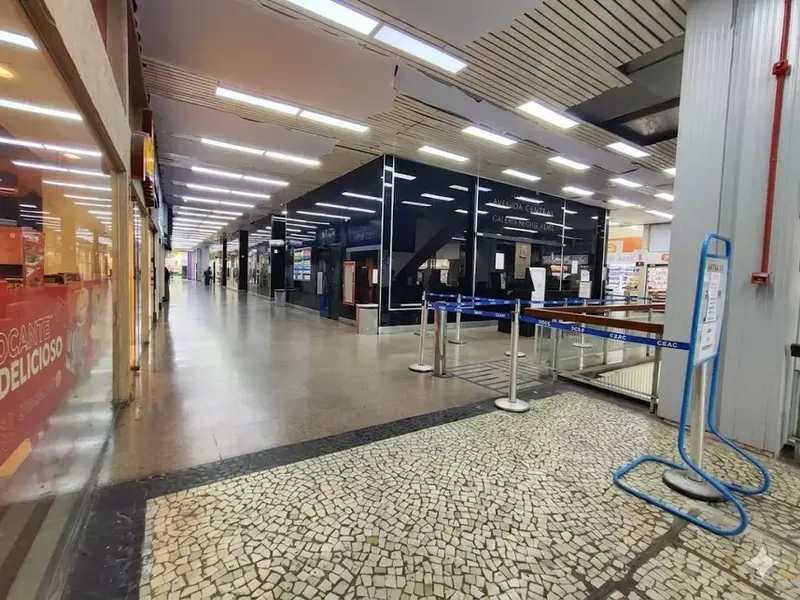Comercial em leilão