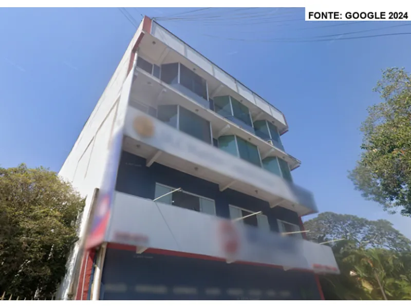 Comercial em leilão