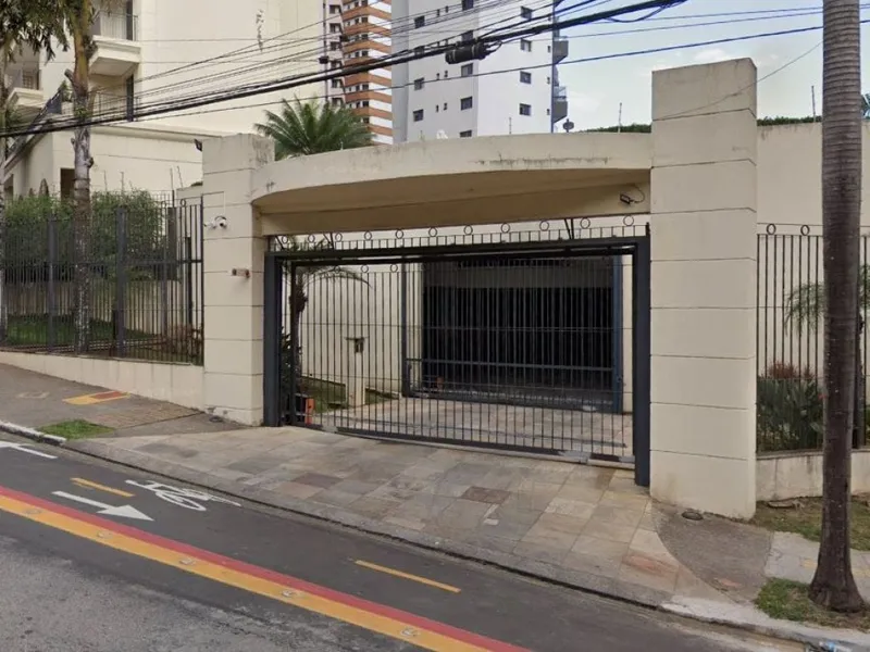 Outros em leilão