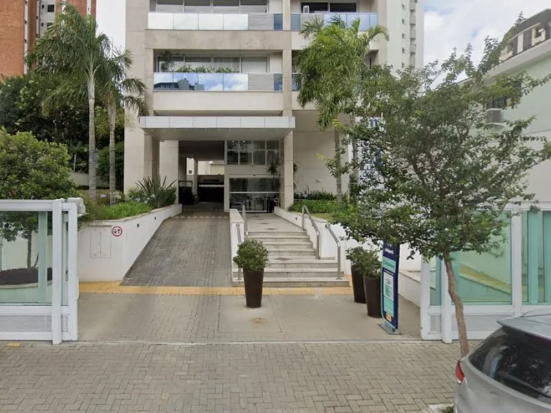 Comercial em leilão