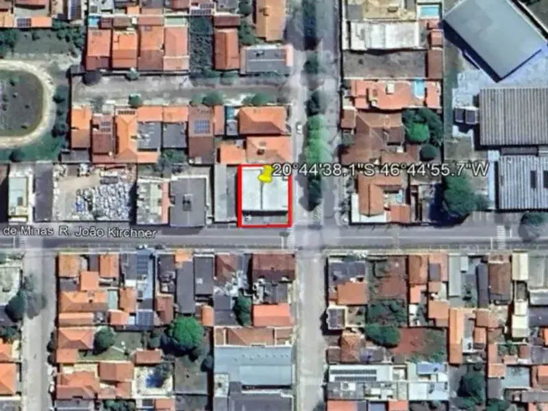 Comercial em leilão