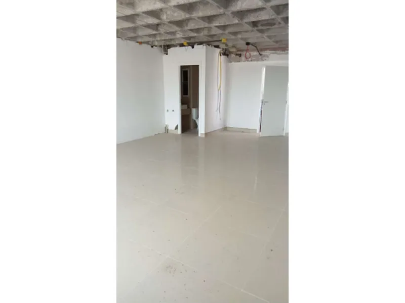 Comercial em leilão