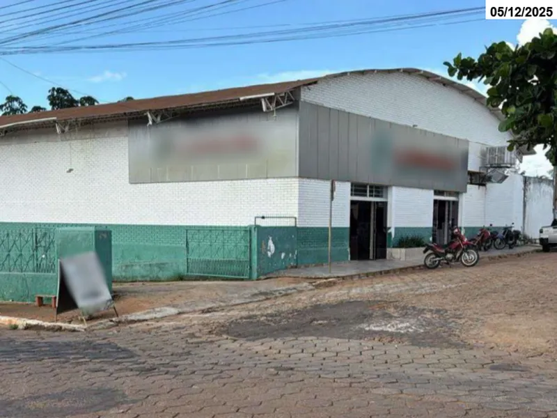 Comercial em leilão