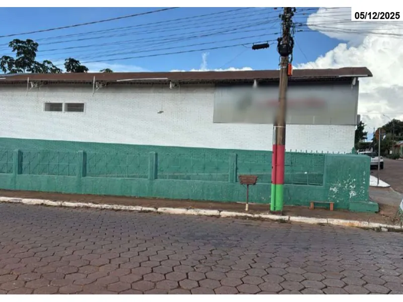 Comercial em leilão