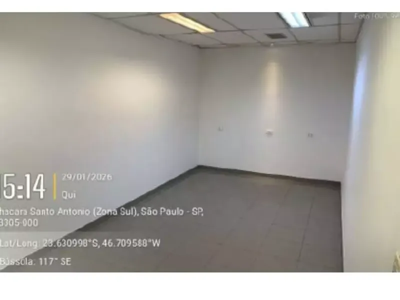 Comercial em leilão
