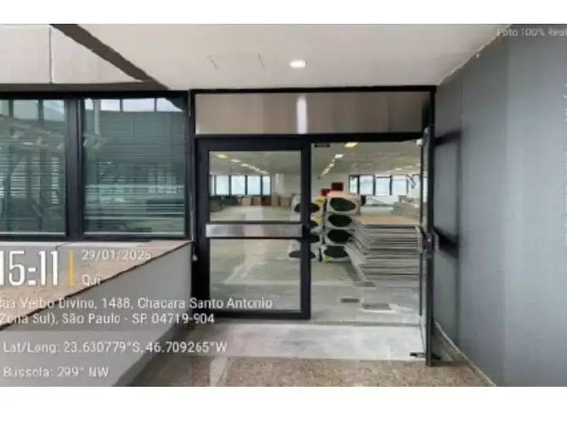 Comercial em leilão