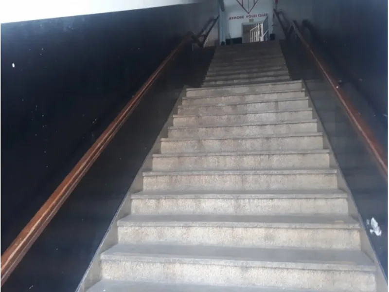 Comercial em leilão