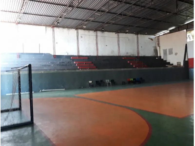 Comercial em leilão
