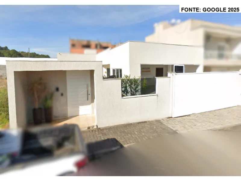 Comercial em leilão