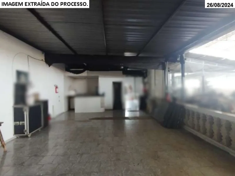 Comercial em leilão