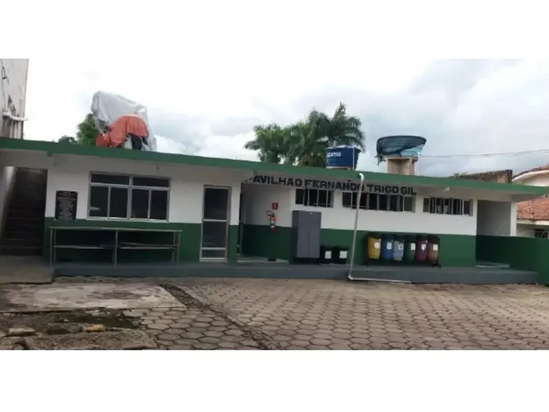 Comercial em leilão