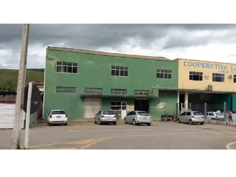 Comercial em leilão