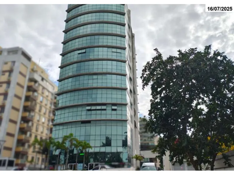 Comercial em leilão