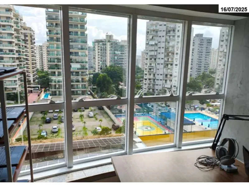 Comercial em leilão