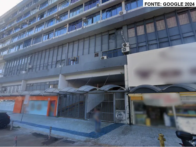 Comercial em leilão