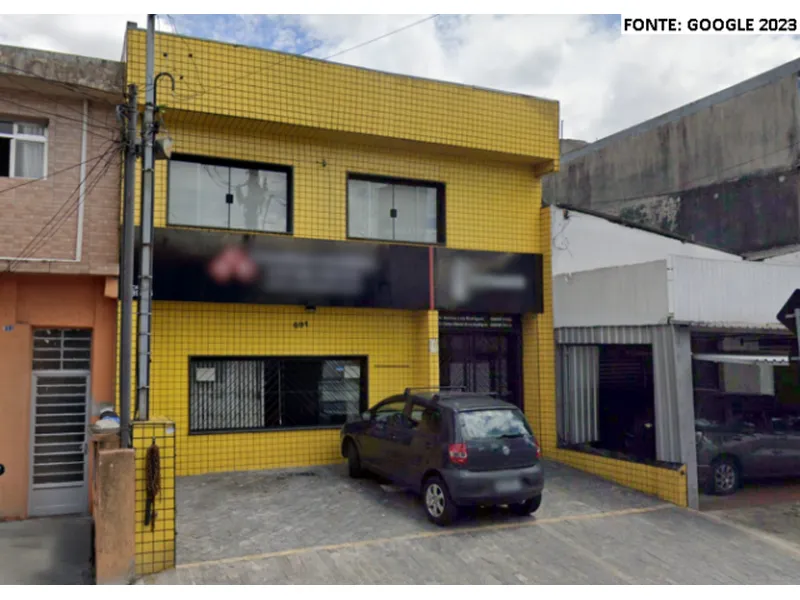 Comercial em leilão