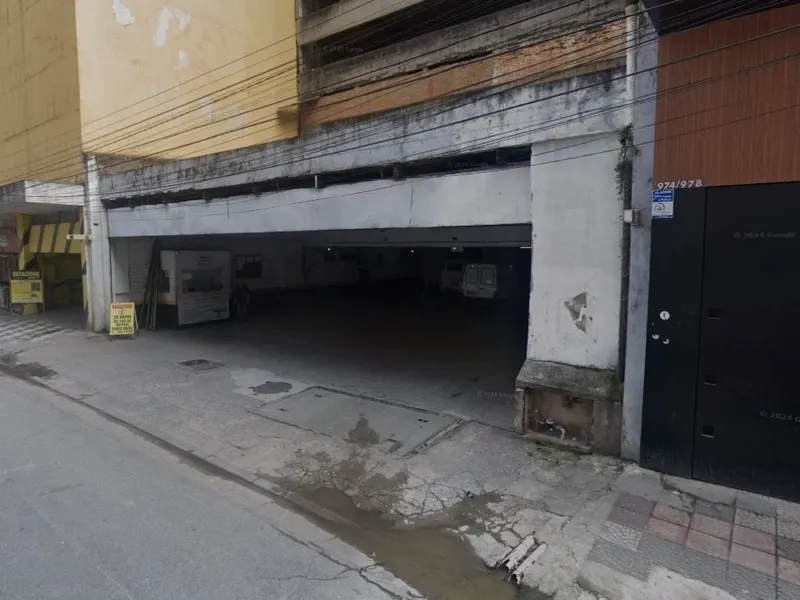 Outros em leilão